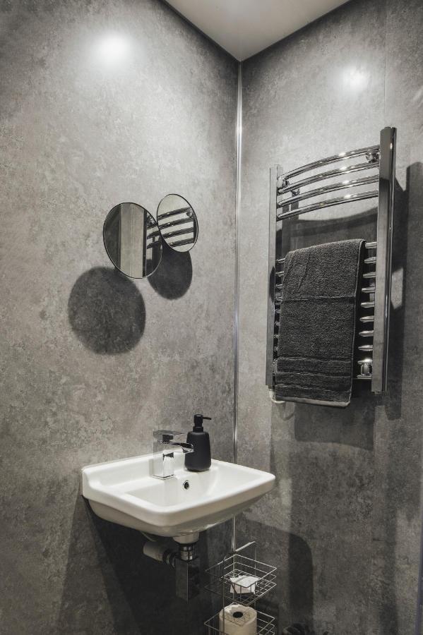 Luxury Glamping Cabin With Outdoor Bath On Cornish Flower Farm Τρούρο Εξωτερικό φωτογραφία