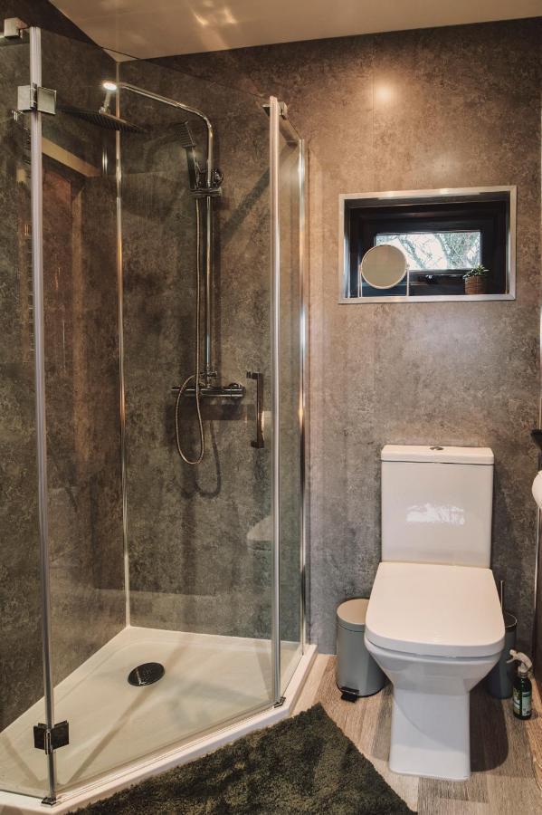 Luxury Glamping Cabin With Outdoor Bath On Cornish Flower Farm Τρούρο Εξωτερικό φωτογραφία