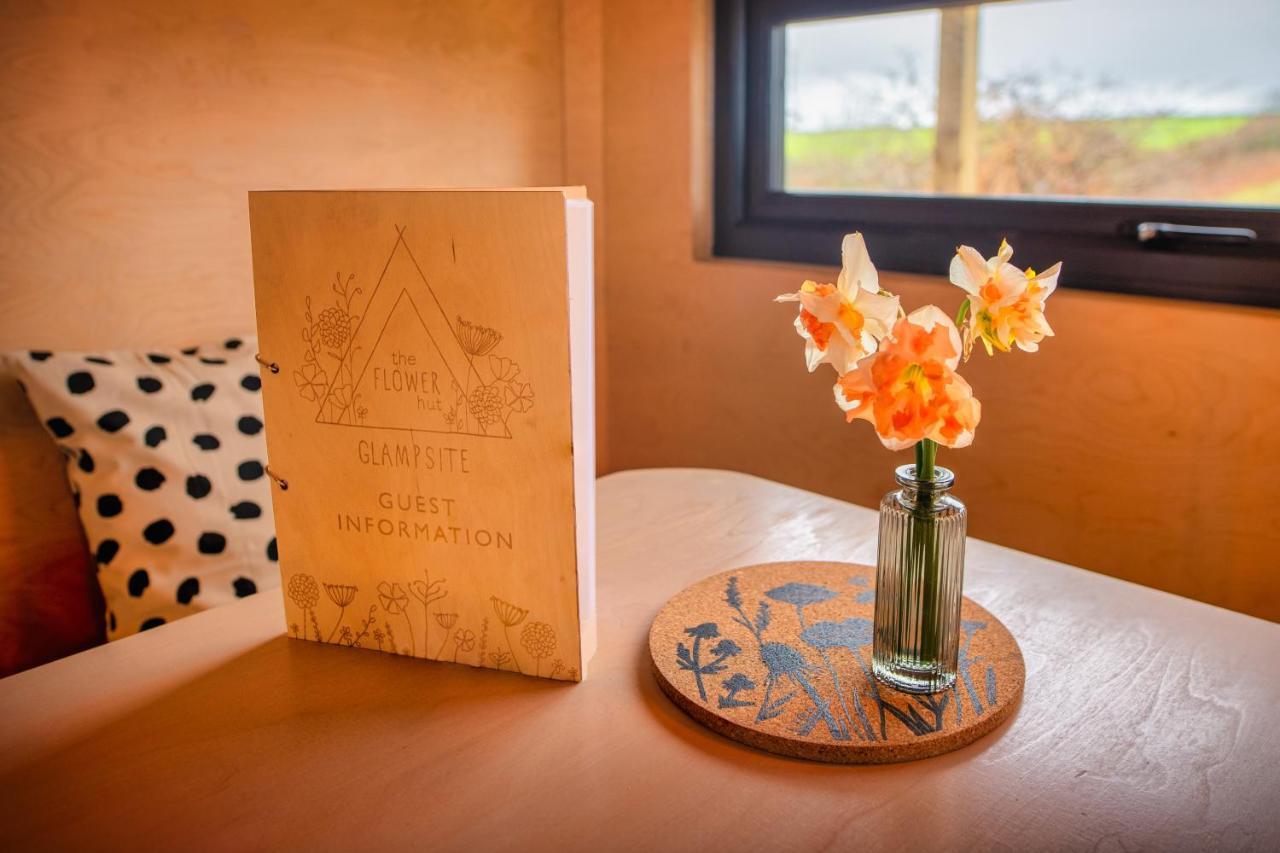 Luxury Glamping Cabin With Outdoor Bath On Cornish Flower Farm Τρούρο Εξωτερικό φωτογραφία